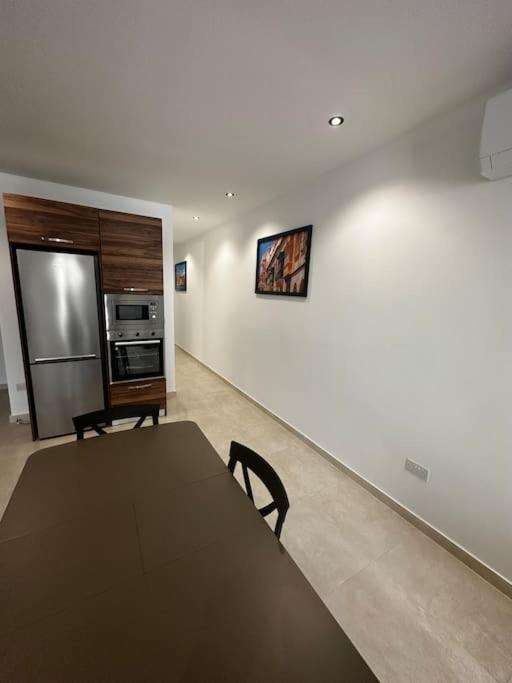 Bright 1 Bedroom Apartment In Noah Apartments, グジラ エクステリア 写真